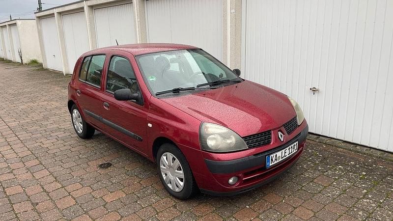 Rot Gebraucht 2003 Renault Clio II Expression Limousine | 1.690 € (Etwas zu teuer) - Bild 1/4