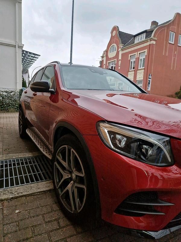 Gebraucht Mercedes GLC250 204 PS (150 kW) 2016 Rot Cabrio