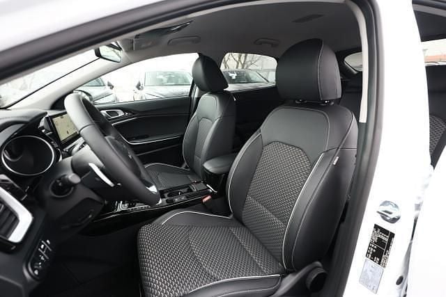 Neu Kia XCeed 150 PS (110 kW) 2025 Deluxeweiß metallic deluxeweiß metallic SUV