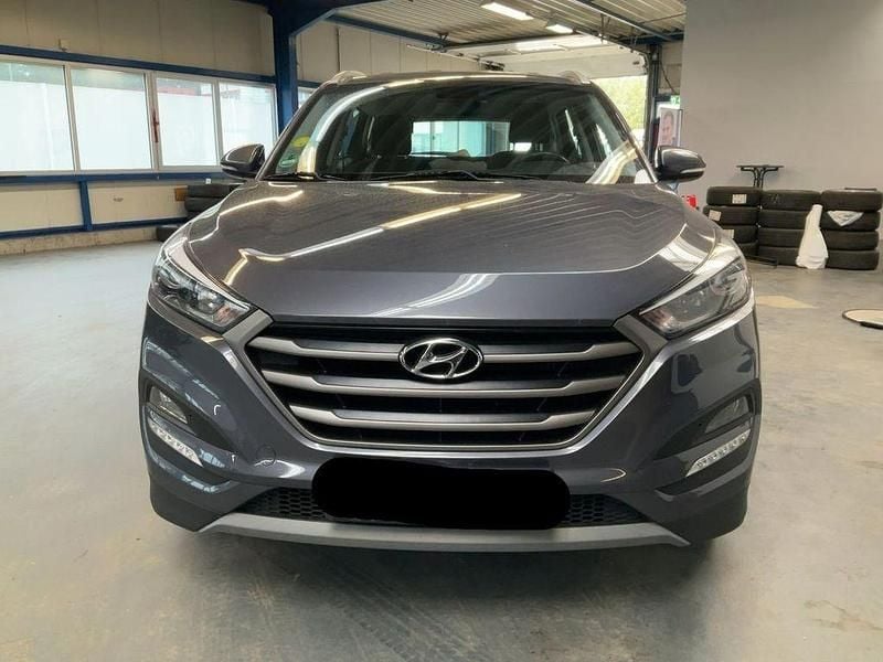 Grau Gebraucht 2016 Hyundai Tucson Trend SUV | 16.890 € (Fairer Preis) - Bild 1/2