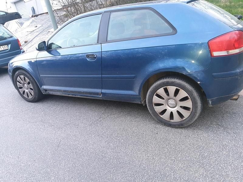 Second-hand Audi A3 101 CP (74 kW) 2004 Albastru Hatchback
