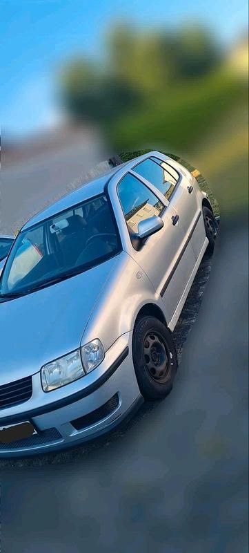 Silber Gebraucht 2000 VW Polo Kleinwagen | 650 € (Guter Preis) - Bild 1/4