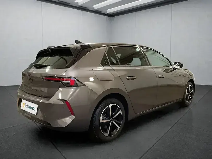 Używany Opel Astra 131 KM (96 kW) 2025 Szary Hatchback