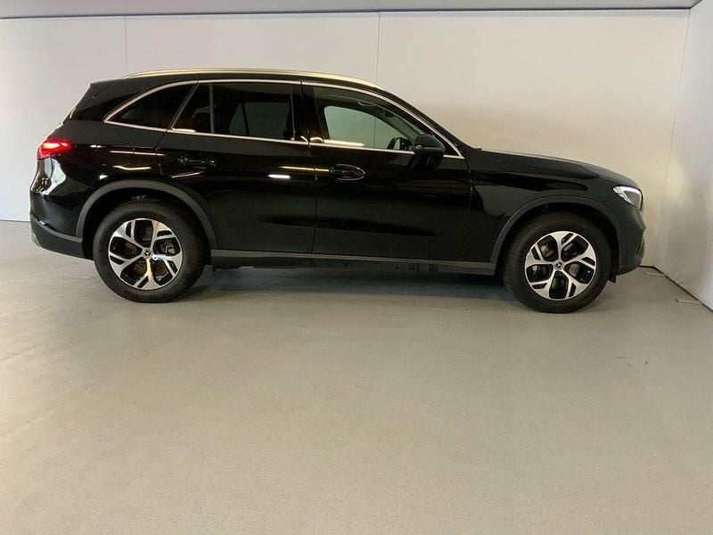 Gebraucht Mercedes GLC300e Avantgarde 197 PS (144 kW) 2024 Metalliclack obsidianschwarz SUV