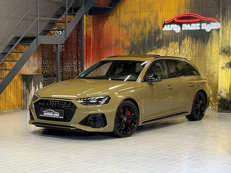 Grün Gebraucht 2022 Audi RS4 Sport Limousine | 75.900 € (Teuer) - Bild 1/4