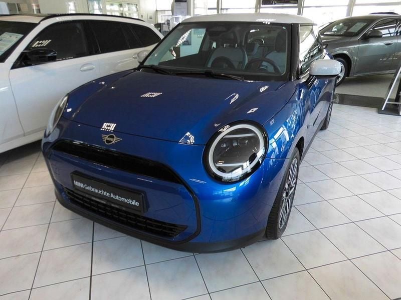 Second-hand Mini Cooper Classic 135 kW (184 CP) 2025 Albastru Hatchback