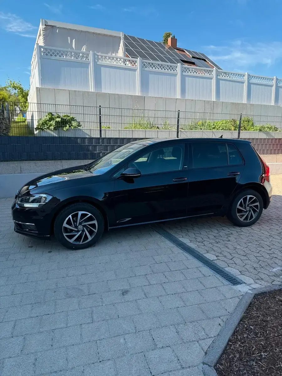 Używany VW Golf VII Edition 110 KM (80 kW) 2018 Czarny Hatchback