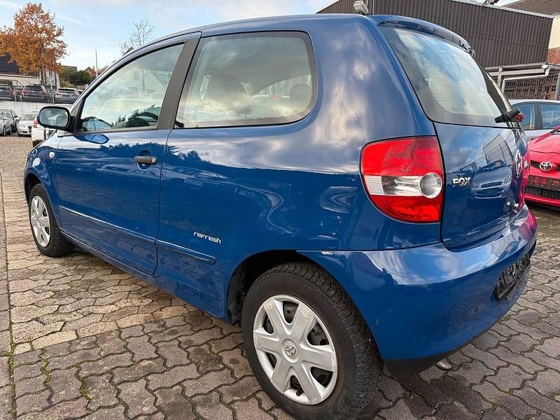 Gebraucht VW Fox 54 PS (39 kW) 2010 Blau Kleinwagen