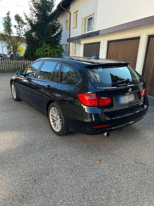 Gebraucht BMW 320 184 PS (135 kW) 2013 Schwarz Kombi