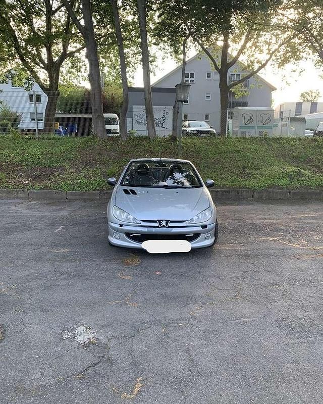 Silber Gebraucht 2004 Peugeot 206 CC Cabrio | 1.700 € (Fairer Preis) - Bild 1/4