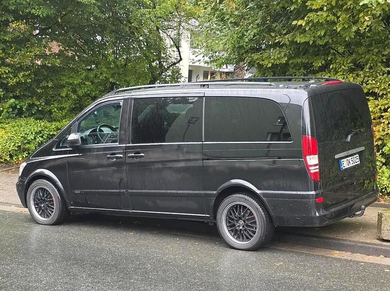 Schwarz Gebraucht 2014 Mercedes Viano Van / Kleinbus | 14.000 € (Guter Preis) - Bild 1/4