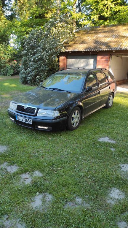 Schwarz Gebraucht 2001 Skoda Octavia Classic Kombi | 550 € (Guter Preis) - Bild 1/4