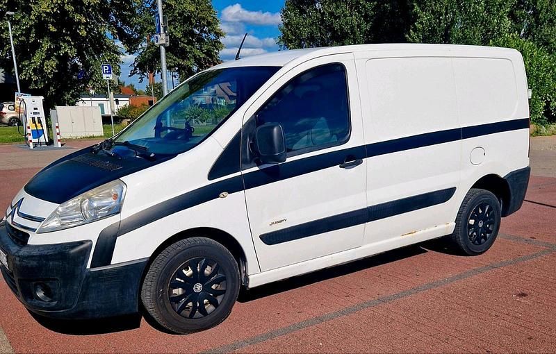 Weiß Gebraucht 2007 Citroën Jumpy Van / Kleinbus | 5.999 € (Etwas zu teuer) - Bild 1/4
