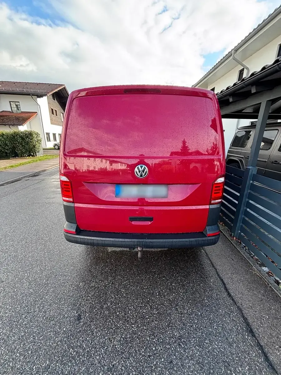 Second-hand VW Transporter 140 CP (102 kW) 2015 Roșu Van