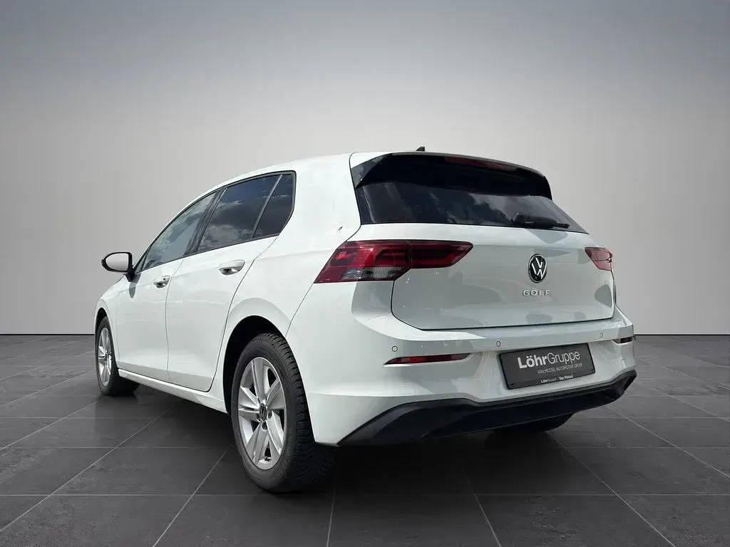 Gebraucht VW Golf VIII Life 131 PS (96 kW) 2023 Weiß Limousine