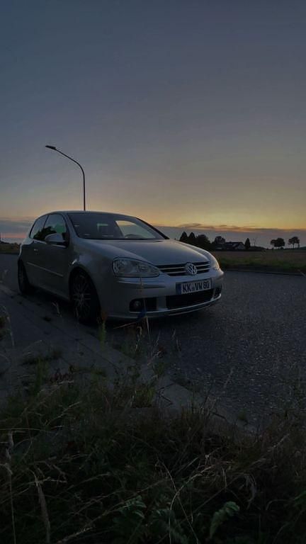 Gebraucht VW Golf IV 102 PS (75 kW) 2005 Silber Limousine