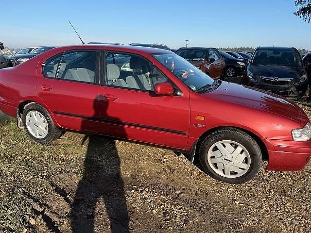 Gebraucht Nissan Primera 99 PS (72 kW) 1998 Rot Limousine