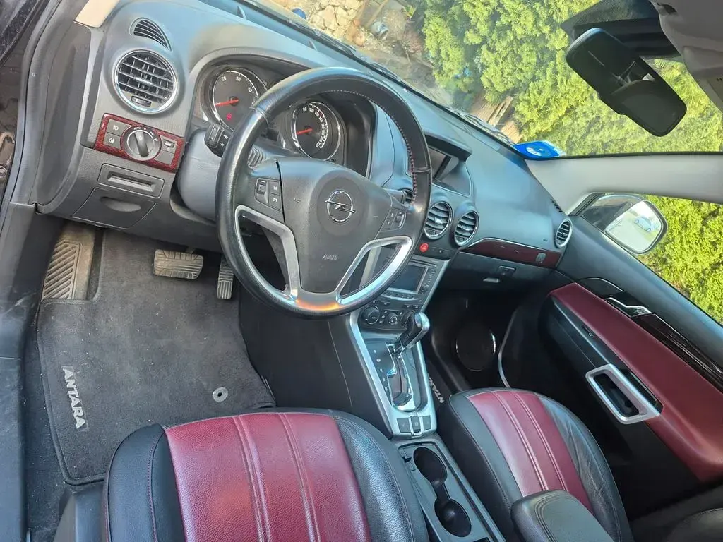 Używany Opel Antara Cosmo 184 KM (135 kW) 2014 Czarny SUV