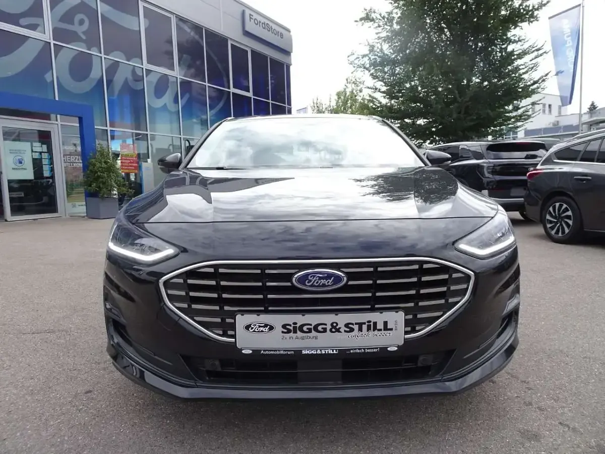 Neu Ford Focus Titanium 155 PS (114 kW) 2026 Agate black Limousine
