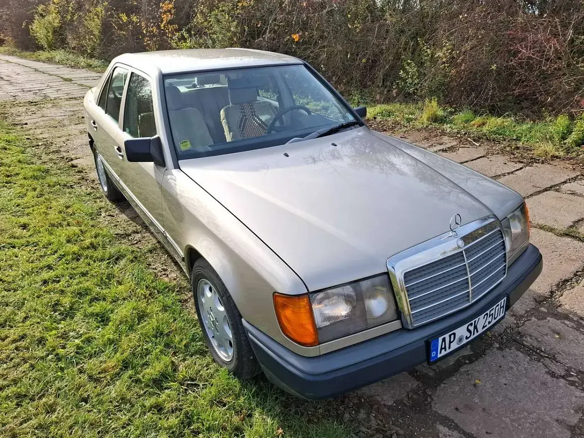 Gebraucht Mercedes E250 126 PS (92 kW) 1989 Limousine