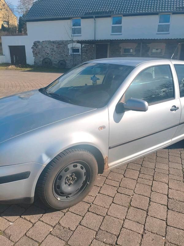 Gebraucht VW Golf IV 101 PS (74 kW) 2002 Silber Kleinwagen