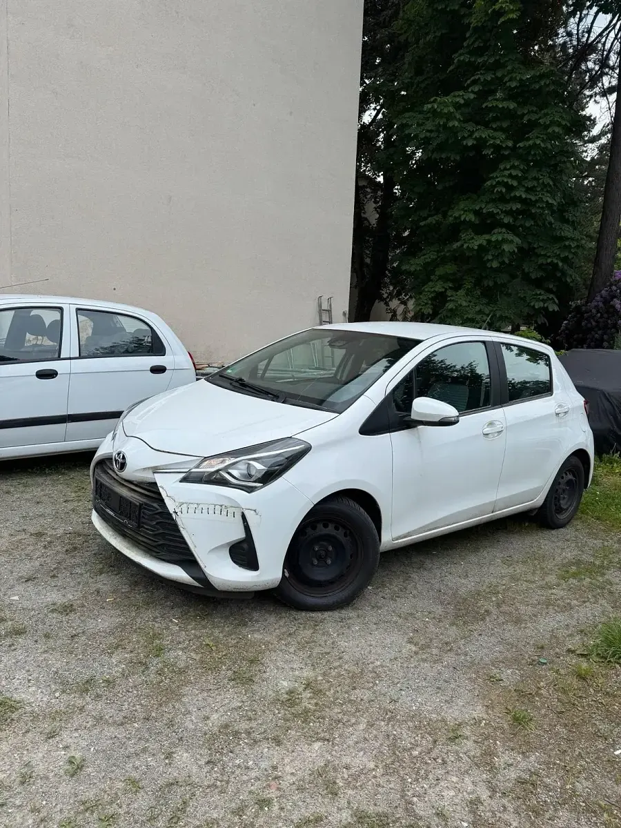 Gebraucht Toyota Yaris 72 PS (52 kW) 2020 Weiß Kleinwagen