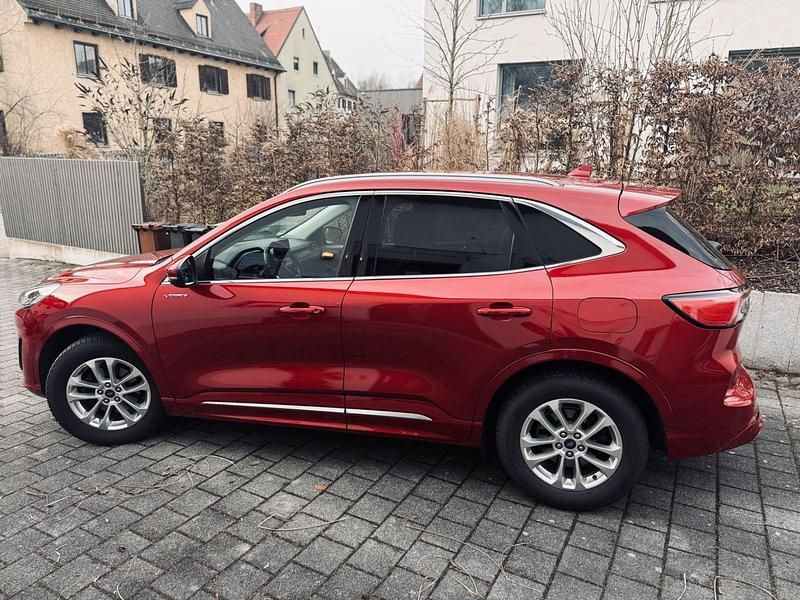 Gebraucht Ford Kuga Vignale 190 PS (139 kW) 2022 Rot SUV