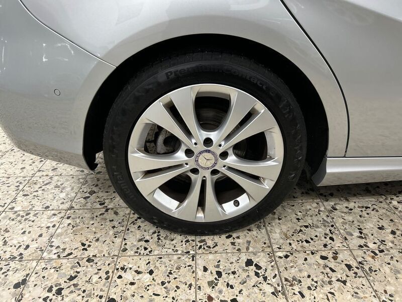 Gebraucht Mercedes B180 122 PS (89 kW) 2016 Silber Van / Kleinbus