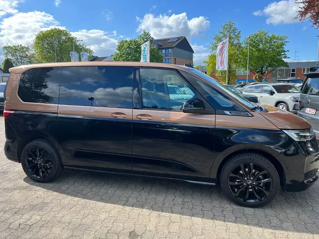 Gebraucht VW Multivan Style 150 PS (110 kW) 2026 Copper bronze met./schwarz met Van / Kleinbus