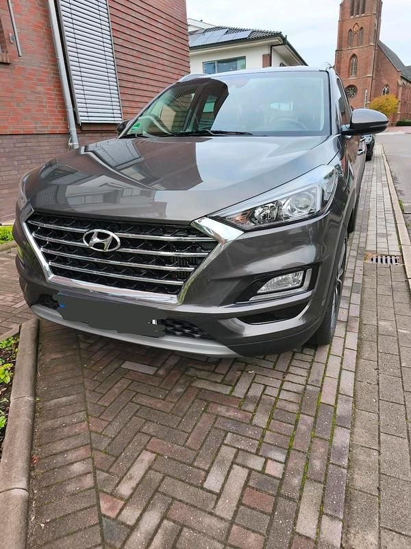 Braun Gebraucht 2019 Hyundai Tucson Advantage SUV | 16.300 € (Guter Preis) - Bild 1/4