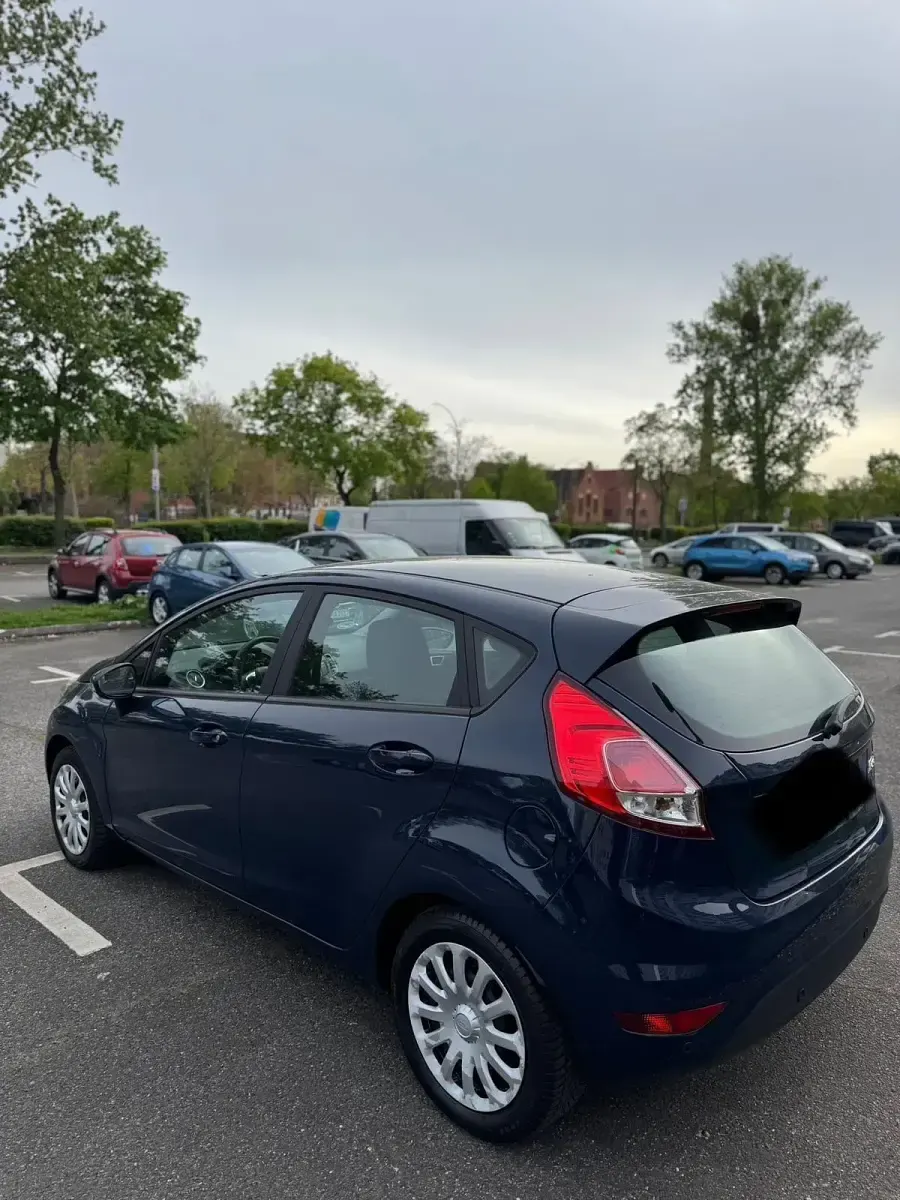 Gebraucht Ford Fiesta 65 PS (47 kW) 2013 Blau Kleinwagen
