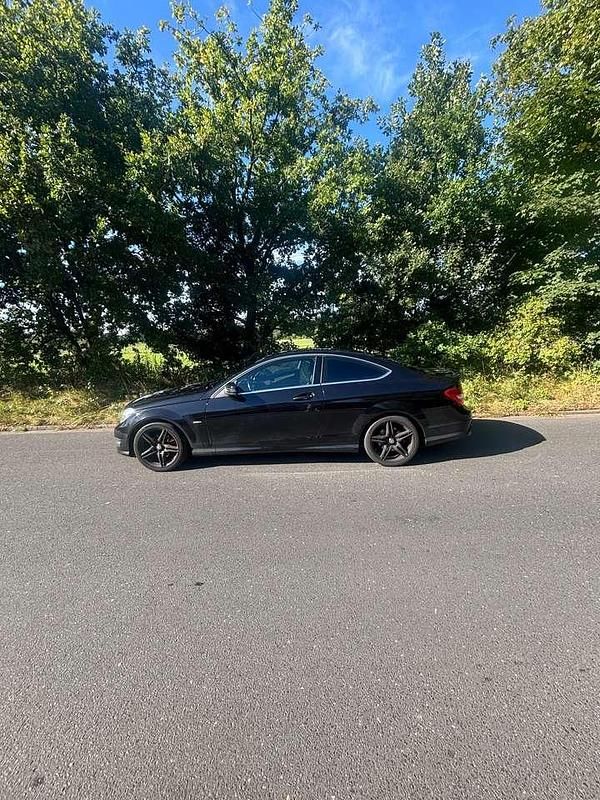Schwarz Gebraucht 2011 Mercedes C250 Coupé | 8.000 € - Bild 1/4