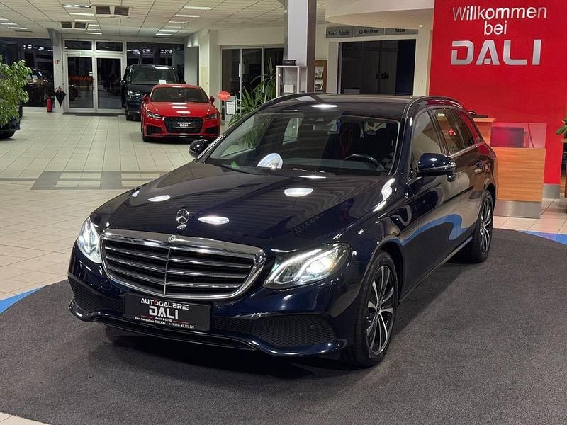 Gebraucht Mercedes E300 194 PS (142 kW) 2020 Blau Limousine