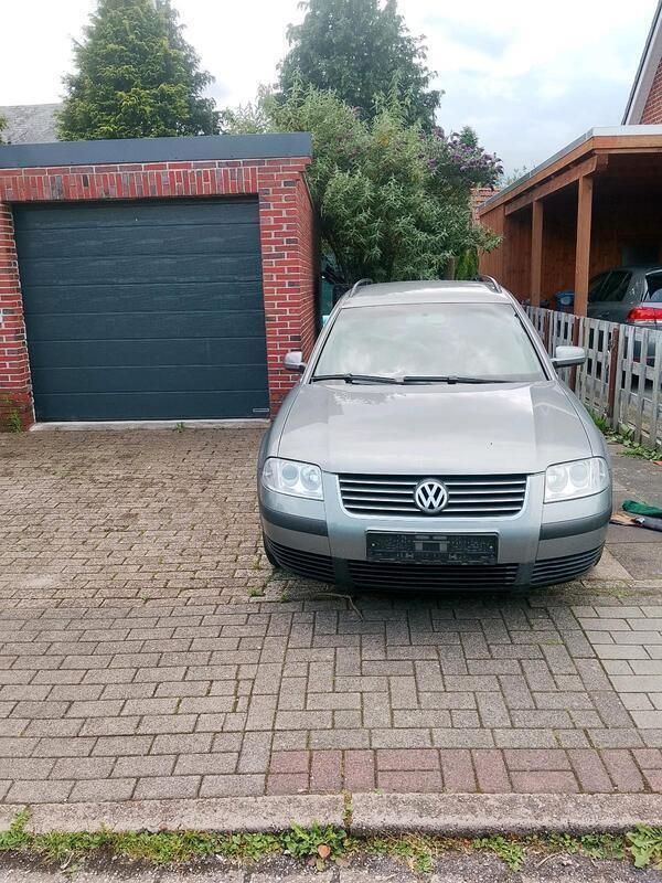 Grau Gebraucht 2002 VW Passat Kombi | 600 € (Superpreis) - Bild 1/4
