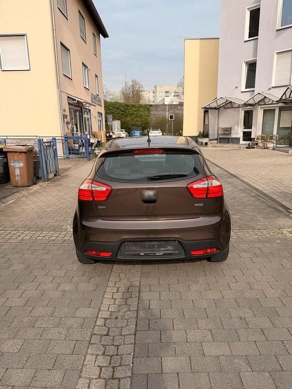 Second-hand Kia Rio 90 CP (66 kW) 2011 Maro Hatchback