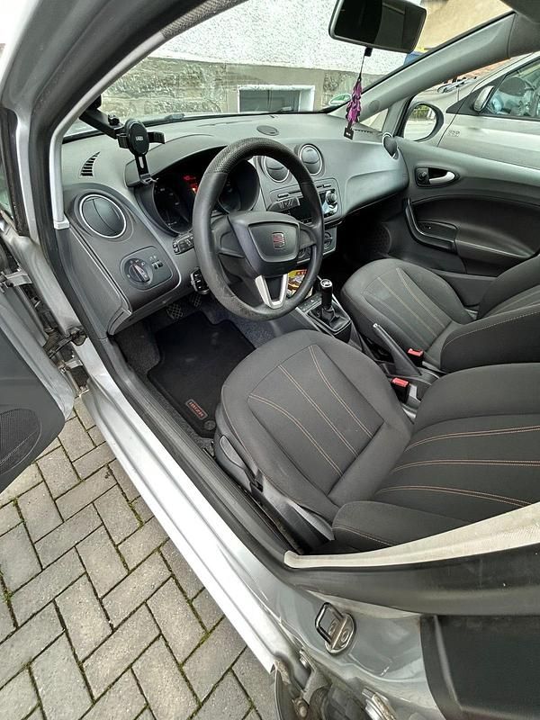 Gebraucht Seat Ibiza 70 PS (51 kW) 2011 Silber Kleinwagen