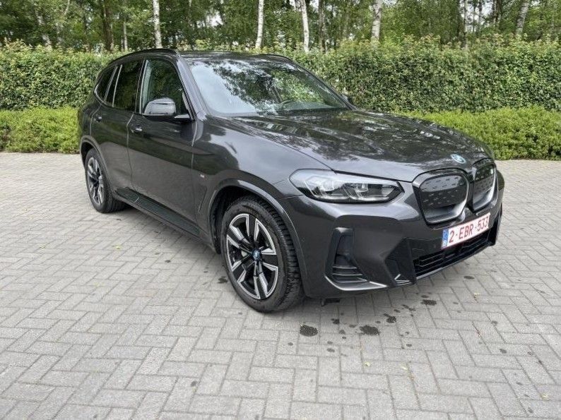 Grau Gebraucht 2023 BMW iX3 Sport Line SUV | 26.608 € - Bild 1/4