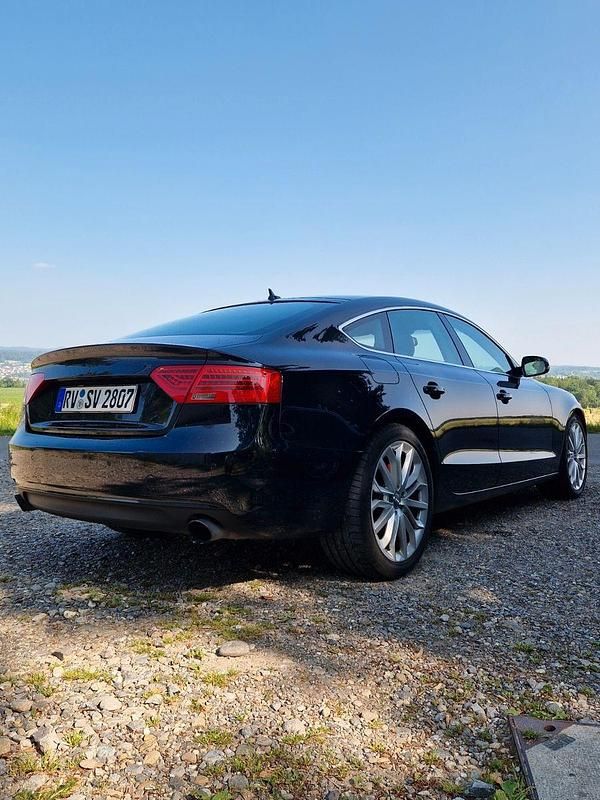 Blau Gebraucht 2013 Audi A5 Sportback Ambiente Limousine | 15.600 € (Fairer Preis) - Bild 1/4