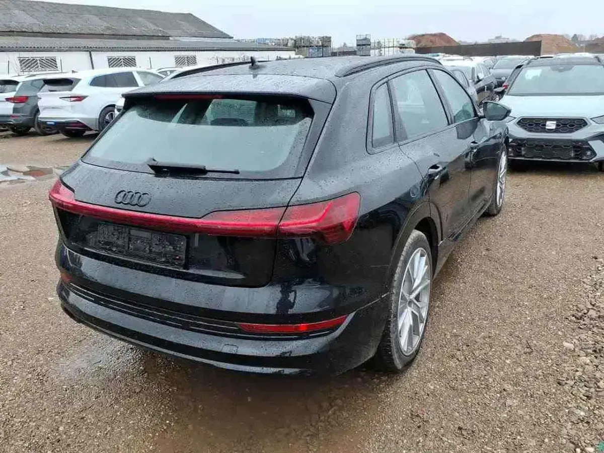 Gebraucht Audi e-tron Advanced Plus 300 kW (408 PS) 2023 Brillantschwarz SUV