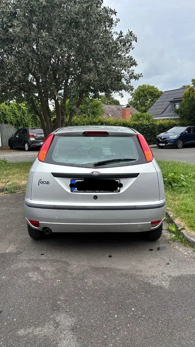 Gebraucht Ford Focus 116 PS (85 kW) 2004 Silber Limousine
