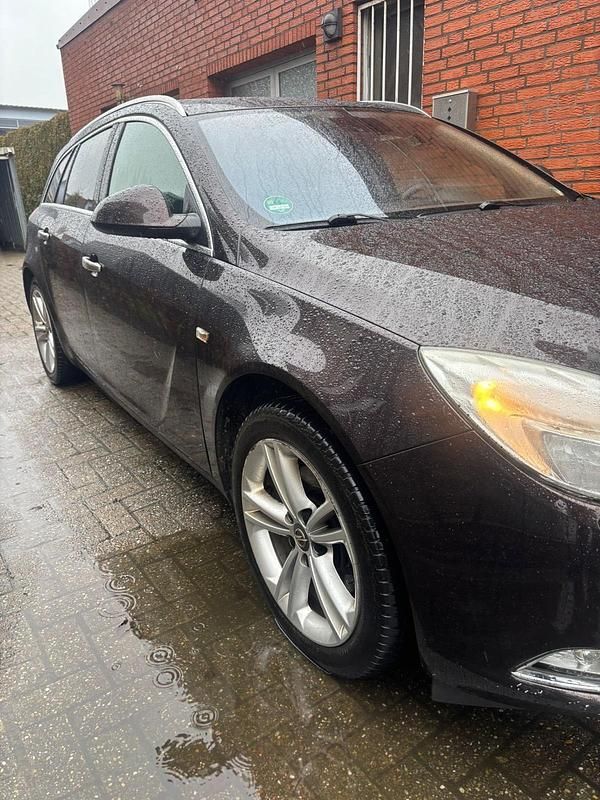 Gebraucht Opel Insignia 160 PS (117 kW) 2011 Braun Kombi