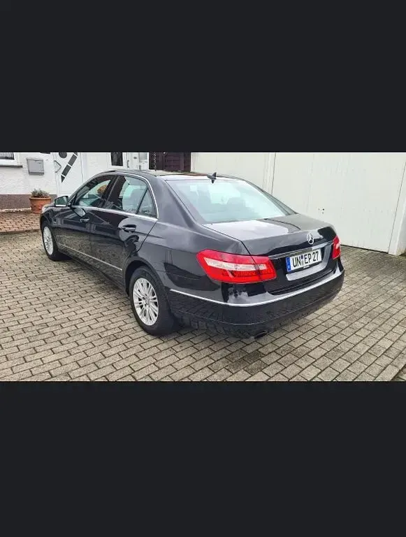 Gebraucht Mercedes E200 Elegance 184 PS (135 kW) 2009 Schwarz Limousine