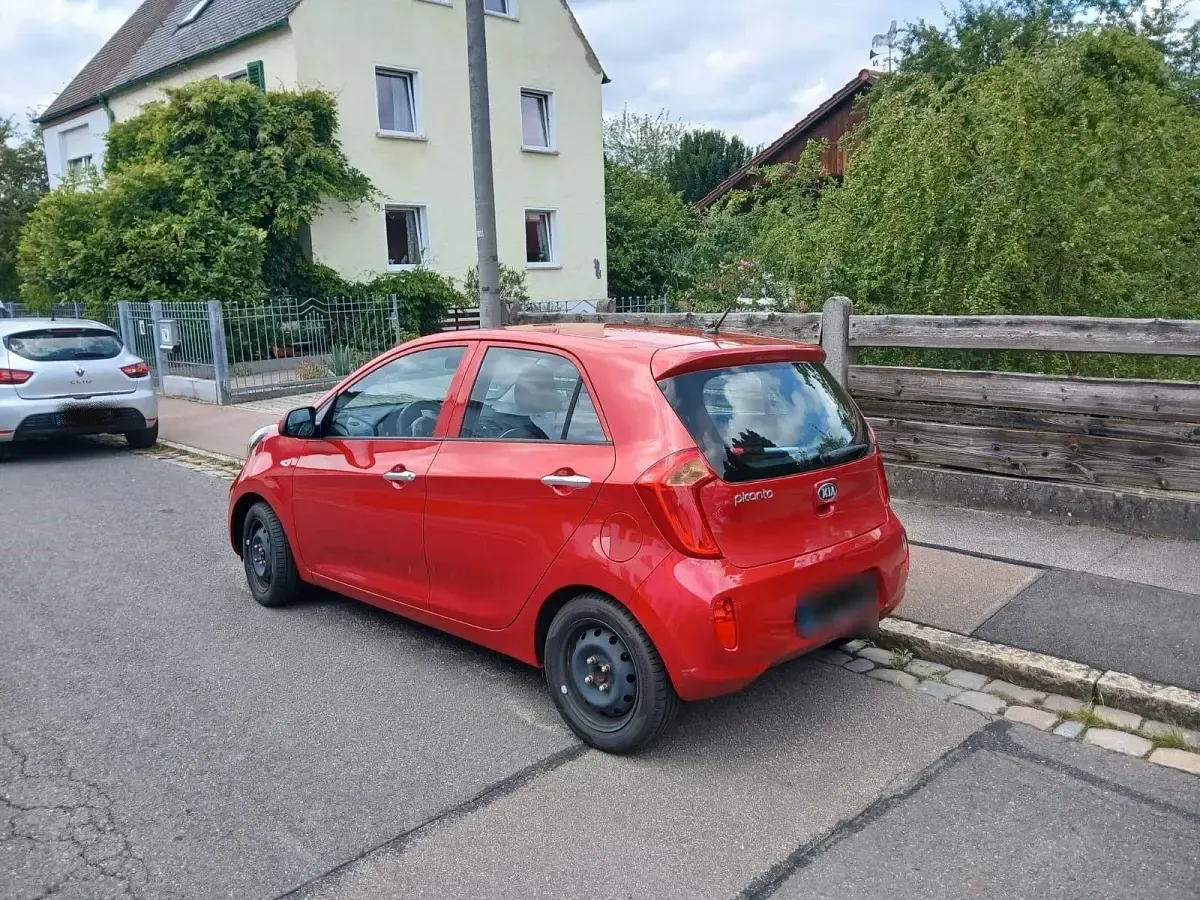 Gebraucht Kia Picanto 69 PS (50 kW) 2013 Rot Kleinwagen