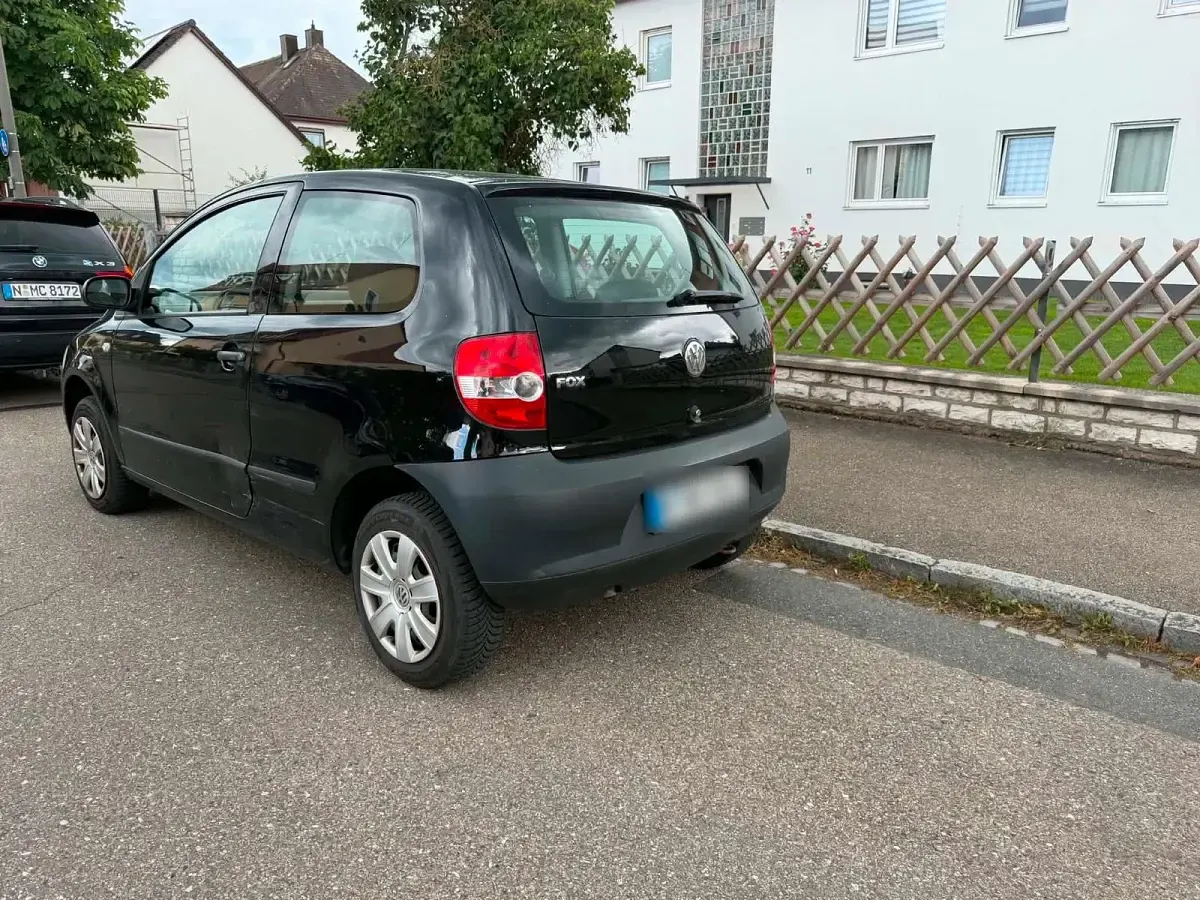 Gebraucht VW Fox 70 PS (51 kW) 2008 Schwarz Kleinwagen