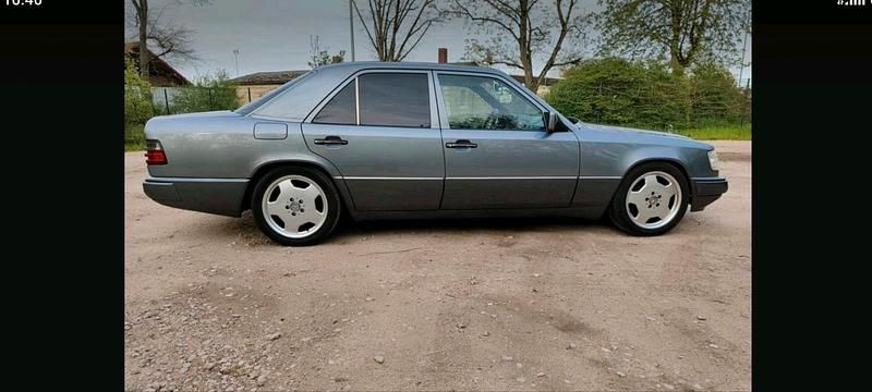 Gebraucht Mercedes E300 220 PS (161 kW) 1992 Grau Limousine