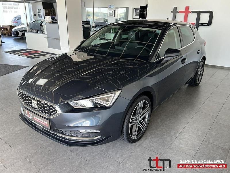 Grau Gebraucht 2022 Seat Leon XCELLENCE Limousine | 22.390 € (Guter Preis) - Bild 1/4