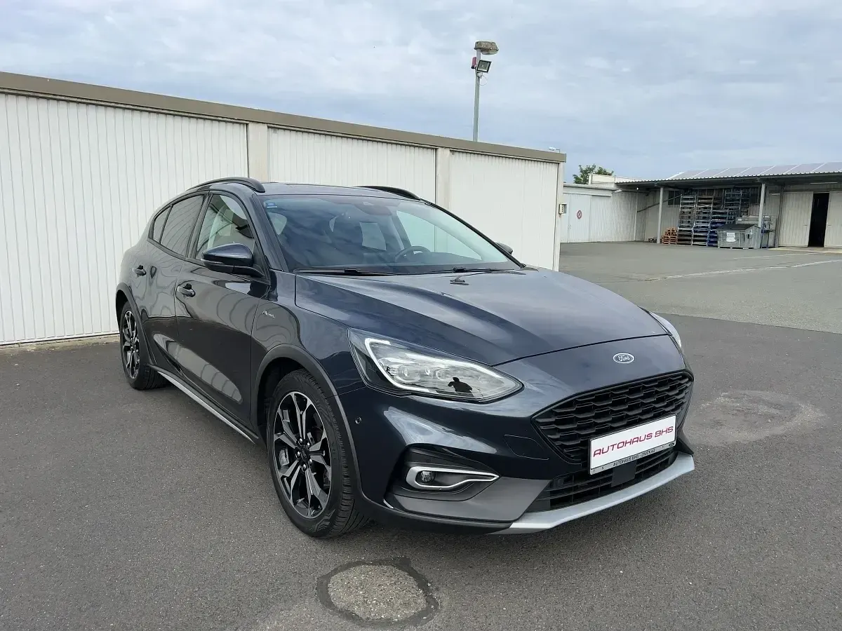 Używany Ford Focus Active 125 KM (91 kW) 2020 Niebieski Sedan/Limuzyna