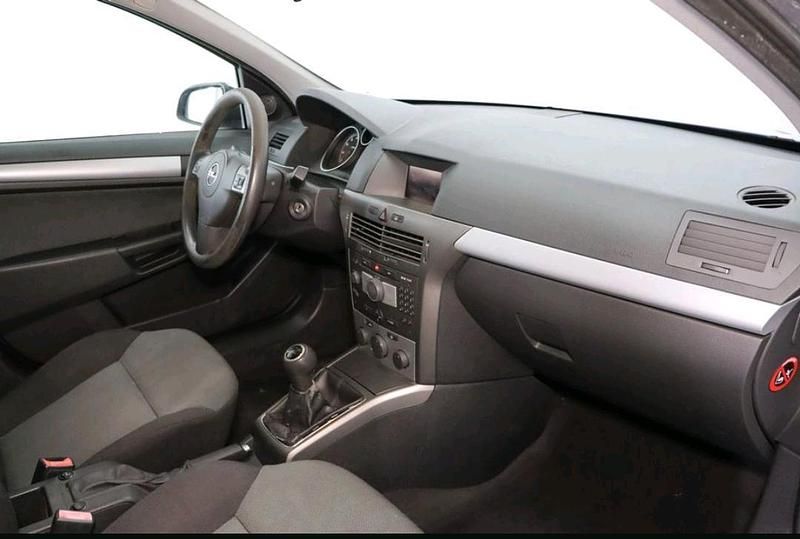 Grau Gebraucht 2006 Opel Astra Limousine | 899 € (Superpreis) - Bild 1/4