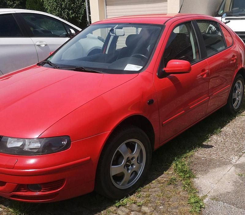 Rot Gebraucht 2002 Seat Leon Limousine | 600 € (Superpreis) - Bild 1/4