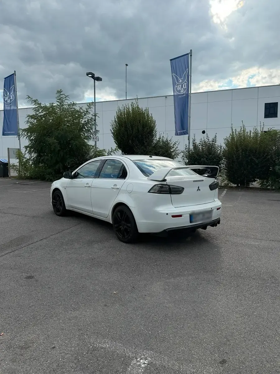 Gebraucht Mitsubishi Lancer 150 PS (110 kW) 2011 Weiß Limousine